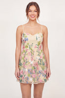 Laden Sie das Bild in den Galerie-Viewer, Tüll-Floral-besticktes gelbes Mini-Abschlusskleid