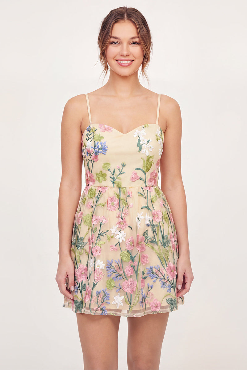Laden Sie das Bild in den Galerie-Viewer, Tüll-Floral-besticktes gelbes Mini-Abschlusskleid
