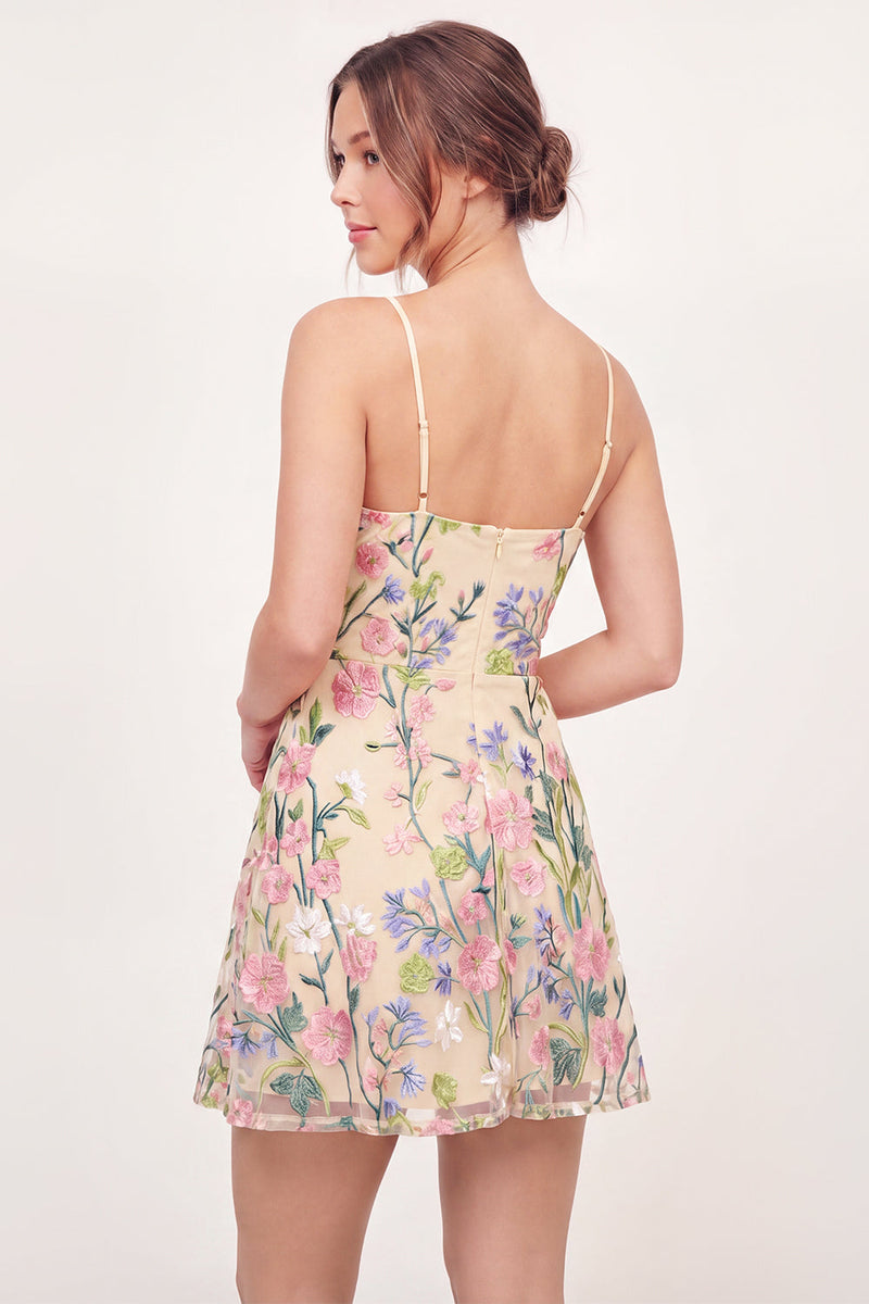 Laden Sie das Bild in den Galerie-Viewer, Tüll-Floral-A-Linie besticktes gelbes Mini-Homecoming-Kleid