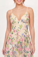 Laden Sie das Bild in den Galerie-Viewer, Tüll-Floral-A-Linie besticktes gelbes Mini-Homecoming-Kleid