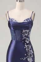 Laden Sie das Bild in den Galerie-Viewer, Marineblaues Korsett, Satin Bodycon besticktes Homecoming-Kleid