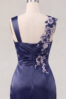 Laden Sie das Bild in den Galerie-Viewer, Marineblaues Satin, gerafftes besticktes Bodycon-Homecoming-Kleid