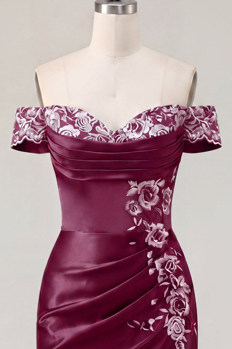 Laden Sie das Bild in den Galerie-Viewer, Schulterloses, marineblaues, gesticktes Satin-Bodycon-Bodycon-Homecoming-Kleid