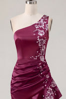 Laden Sie das Bild in den Galerie-Viewer, Einschulter-Marineblaues, satinartiges, gerafftes Bodycon-Mini-Homecoming-Kleid