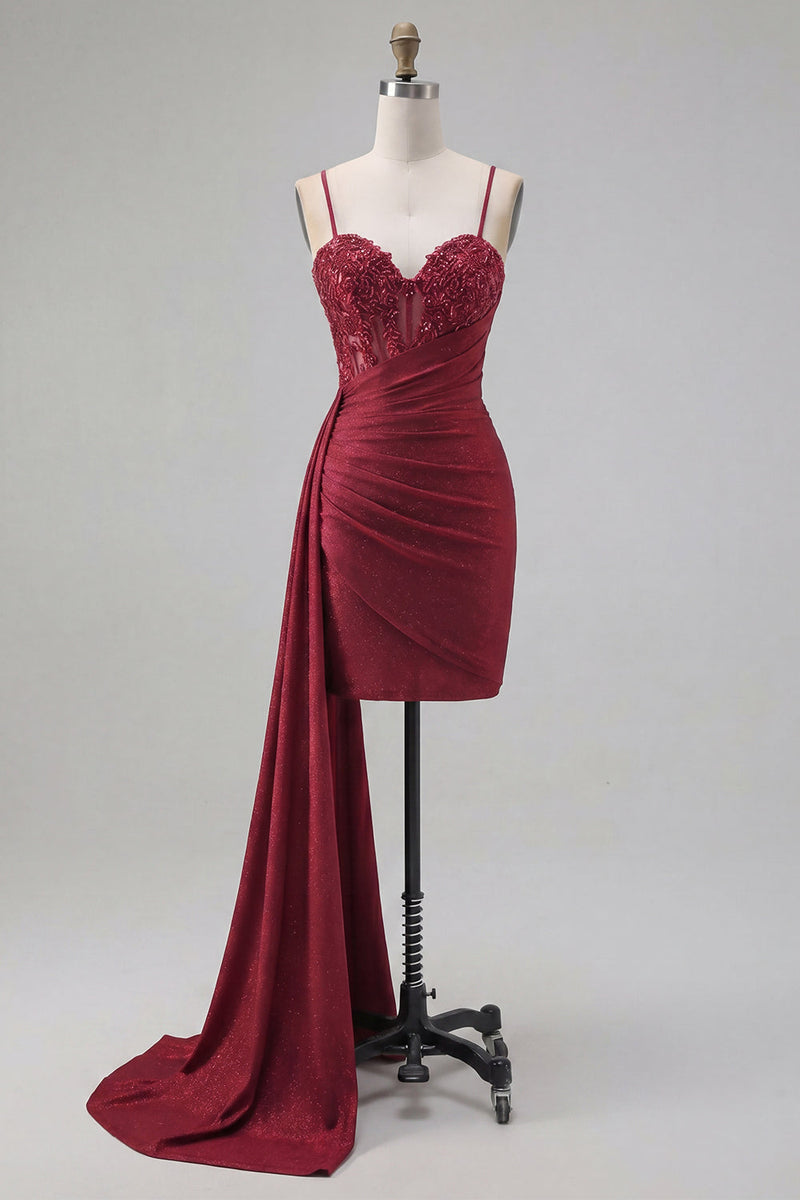 Laden Sie das Bild in den Galerie-Viewer, Burgunder Bodycon-Korsett mit gerafftem Perlen-Homecoming-Kleid und Seitenumhang