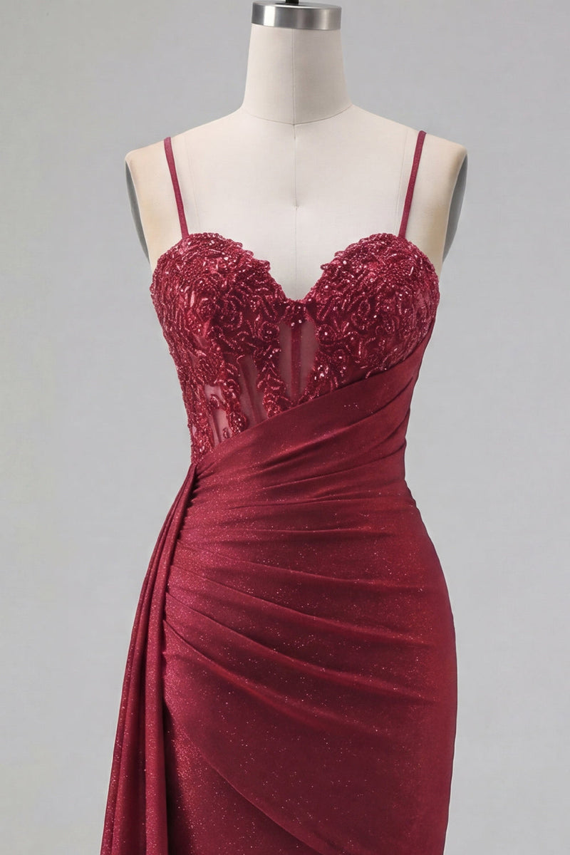 Laden Sie das Bild in den Galerie-Viewer, Burgunder Bodycon-Korsett mit gerafftem Perlen-Homecoming-Kleid und Seitenumhang