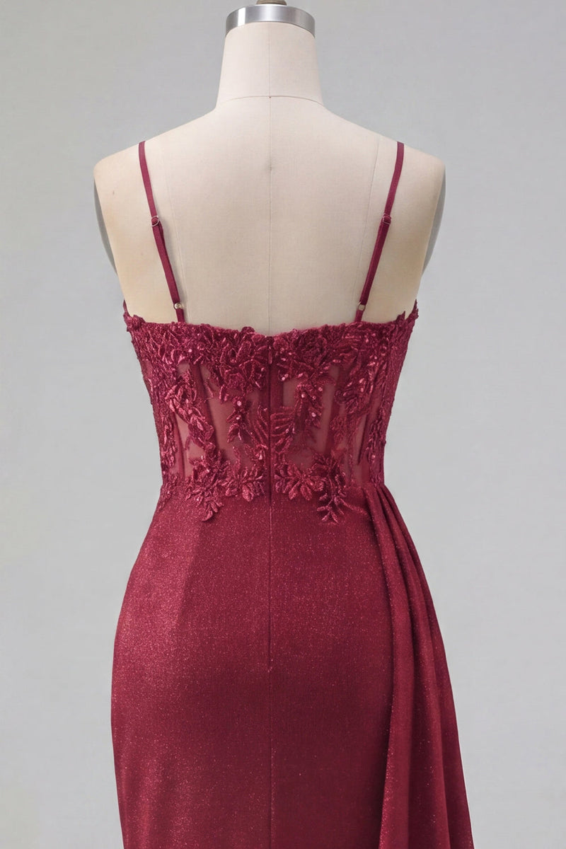 Laden Sie das Bild in den Galerie-Viewer, Burgunder Bodycon-Korsett mit gerafftem Perlen-Homecoming-Kleid und Seitenumhang