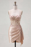 Laden Sie das Bild in den Galerie-Viewer, Champagne Bodycon Korsett mit gerafftem Perlen-Homecoming-Kleid mit Schärpe