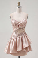 Laden Sie das Bild in den Galerie-Viewer, Champagner A-Line Korsett mit gerafftem Homecoming-Kleid mit Perlen