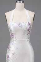 Laden Sie das Bild in den Galerie-Viewer, Weißes Neckholder-Bodycon-Blumen-Homecoming-Kleid mit Perlen