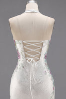 Laden Sie das Bild in den Galerie-Viewer, Weißes Neckholder-Bodycon-Blumen-Homecoming-Kleid mit Perlen