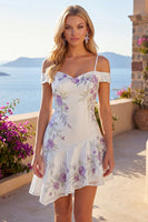 Laden Sie das Bild in den Galerie-Viewer, Kaltschulter-A-Linie weißes Blumen-Homecoming-Kleid mit Perlen