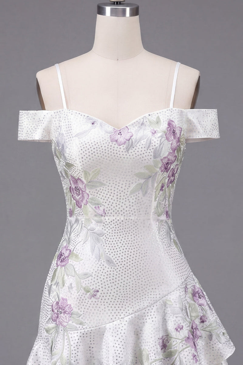 Laden Sie das Bild in den Galerie-Viewer, Kaltschulter-A-Linie weißes Blumen-Homecoming-Kleid mit Perlen