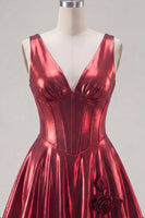 Laden Sie das Bild in den Galerie-Viewer, Metallisches bordeauxrotes A-Line V-Ausschnitt-Korsett-Homecoming-Kleid mit 3D-Blumen