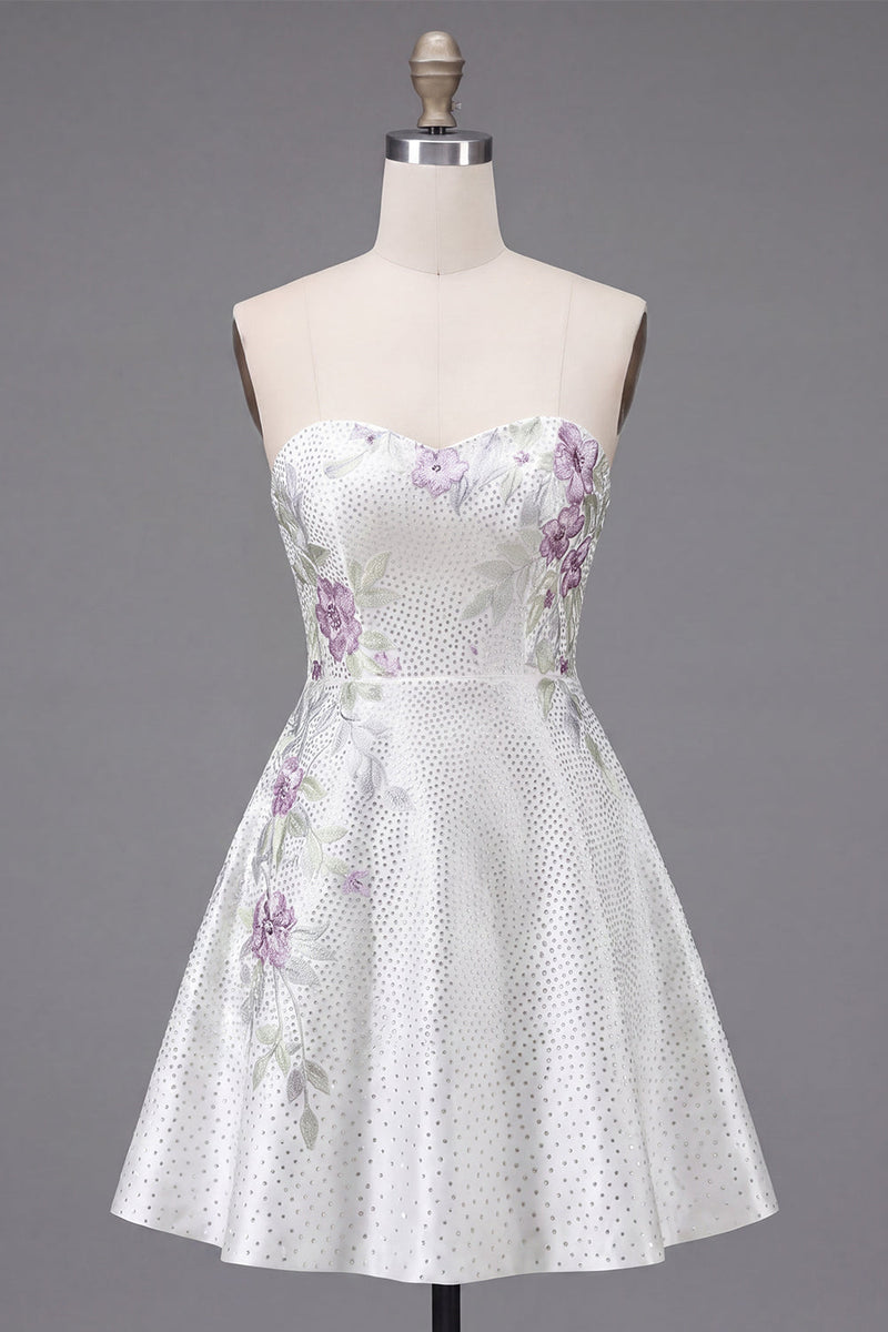 Laden Sie das Bild in den Galerie-Viewer, A-Line Sweetheart weißes Blumen-Homecoming-Kleid mit Perlen