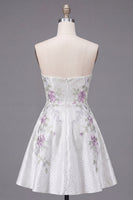 Laden Sie das Bild in den Galerie-Viewer, A-Line Sweetheart weißes Blumen-Homecoming-Kleid mit Perlen
