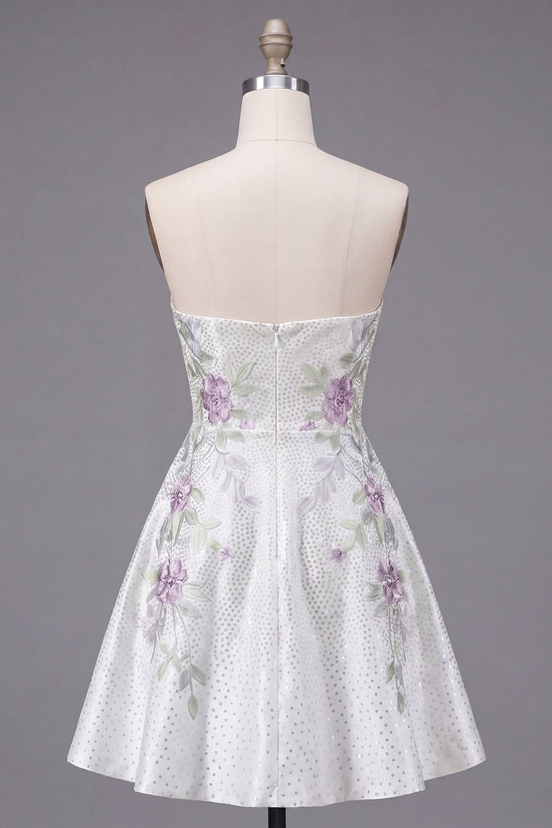 Laden Sie das Bild in den Galerie-Viewer, A-Line Sweetheart weißes Blumen-Homecoming-Kleid mit Perlen