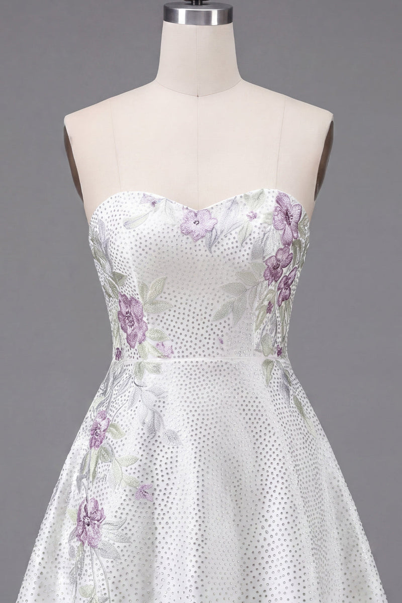 Laden Sie das Bild in den Galerie-Viewer, A-Line Sweetheart weißes Blumen-Homecoming-Kleid mit Perlen