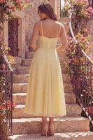 Laden Sie das Bild in den Galerie-Viewer, Gelbes A-Linien-Korsett-Spaghetti-Träger Midi-Abschlussballkleid mit Perlen
