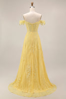 Laden Sie das Bild in den Galerie-Viewer, Off-the-shoulder gelbes Spitzen-Korsett-Applikationskleid mit langer Abschlussball-Appliquierung