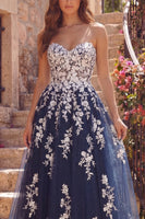 Laden Sie das Bild in den Galerie-Viewer, Marineblaues A-Line Sweetheart Floral-Tüll-Langballkleid