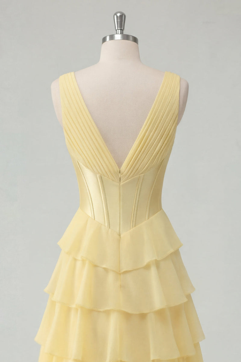Laden Sie das Bild in den Galerie-Viewer, Buttergelbes Chiffon A-Line V-Ausschnitt-Korsett mit Stufen gerafftes Maxi-Kleid mit Schlitz