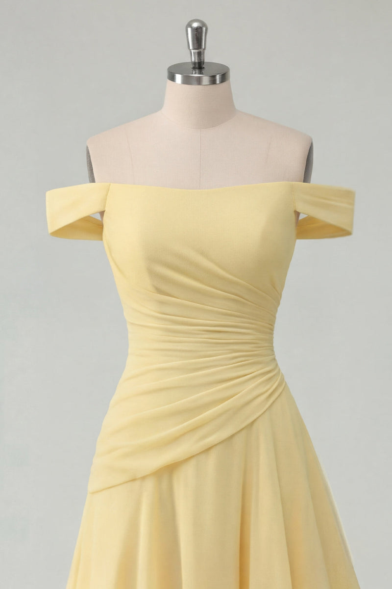 Laden Sie das Bild in den Galerie-Viewer, Off-the-shoulder Chiffon Butter Gelbes A-Linie gerafftes Maxikleid mit Schlitz