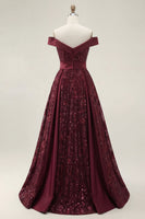 Laden Sie das Bild in den Galerie-Viewer, Glitzerndes schulterloses, burgunderrotes A-Line-Pailletten-Langball-Kleid