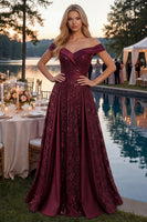 Laden Sie das Bild in den Galerie-Viewer, Glitzerndes schulterloses, burgunderrotes A-Line-Pailletten-Langball-Kleid