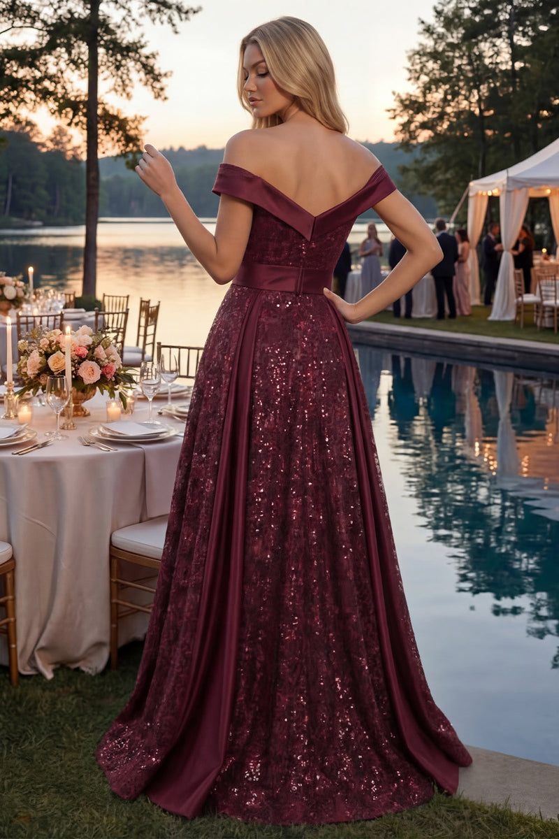 Laden Sie das Bild in den Galerie-Viewer, Glitzerndes schulterloses, burgunderrotes A-Line-Pailletten-Langball-Kleid