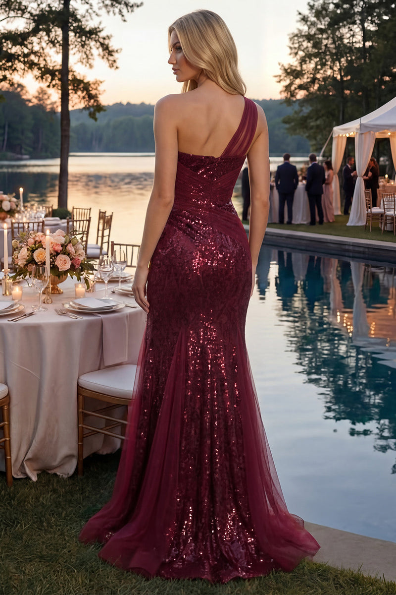 Laden Sie das Bild in den Galerie-Viewer, Glitzerndes einschulterfarbenes, burgunderrotes Meerjungfrauen-Pailletten-Langball-Kleid mit Schlitz