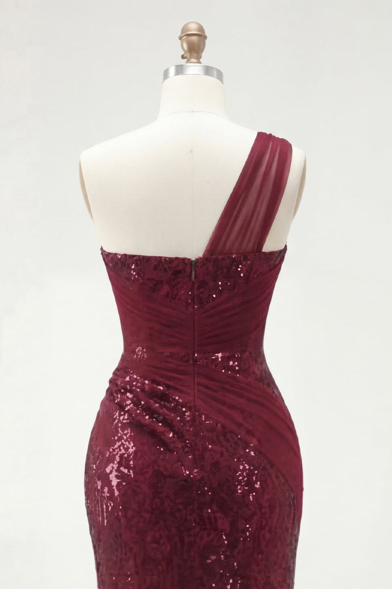 Laden Sie das Bild in den Galerie-Viewer, Glitzerndes einschulterfarbenes, burgunderrotes Meerjungfrauen-Pailletten-Langball-Kleid mit Schlitz