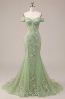 Laden Sie das Bild in den Galerie-Viewer, Langes Abschlussballkleid mit Meerjungfrauengrün mit Off-the-shoulder-Korsettapplikationen