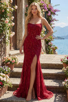 Laden Sie das Bild in den Galerie-Viewer, Glitzerndes burgunderrotes Meerjungfrauen-Langperlen-Abschlussballkleid mit Schlitz