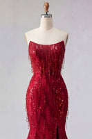 Laden Sie das Bild in den Galerie-Viewer, Glitzerndes burgunderrotes Meerjungfrauen-Langperlen-Abschlussballkleid mit Schlitz