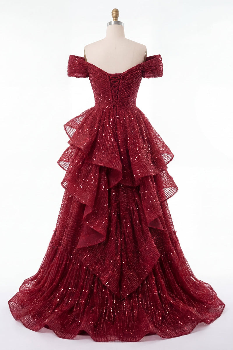 Laden Sie das Bild in den Galerie-Viewer, Glitzerndes burgunderrotes, schulterfreies, paillettengerafftes langes Abschlussballkleid mit Rüschen