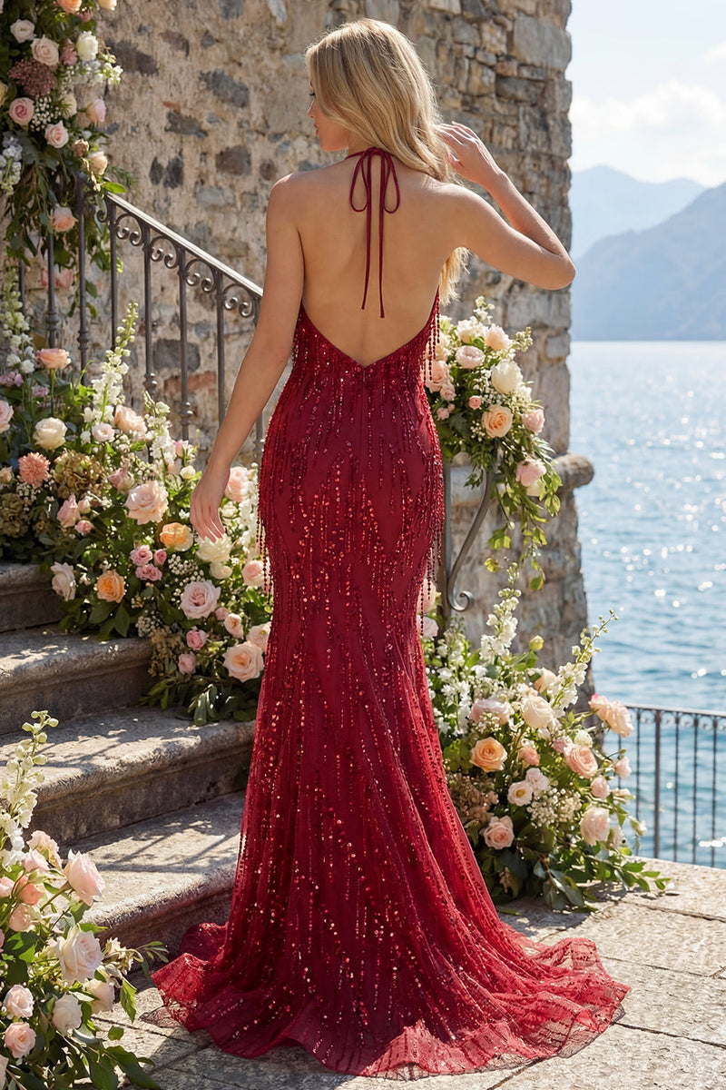 Laden Sie das Bild in den Galerie-Viewer, Glitzerndes burgunderrotes Halter, rückenloses Meerjungfrauen-Ballkleid mit langen Perlen und Fransen