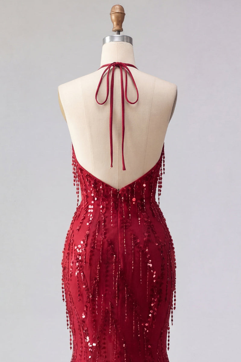 Laden Sie das Bild in den Galerie-Viewer, Glitzerndes burgunderrotes Halter, rückenloses Meerjungfrauen-Ballkleid mit langen Perlen und Fransen