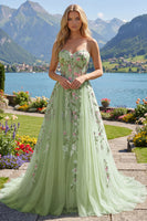 Laden Sie das Bild in den Galerie-Viewer, Trägerloses Grünes Floral Besticktes A-Linie Tüll Abschlussballkleid
