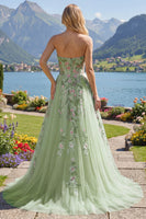Laden Sie das Bild in den Galerie-Viewer, Trägerloses Grünes Floral Besticktes A-Linie Tüll Abschlussballkleid