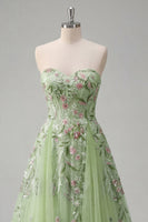Laden Sie das Bild in den Galerie-Viewer, Trägerloses Grünes Floral Besticktes A-Linie Tüll Abschlussballkleid