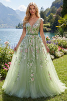 Laden Sie das Bild in den Galerie-Viewer, Grünes V-Ausschnitt-Floral-Sticker-A-Linien-Tüll-Abschlussballkleid