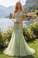 Laden Sie das Bild in den Galerie-Viewer, Off-the-shoulder grünes Meerjungfrauen-Besticktes Tüll-Abschlussballkleid