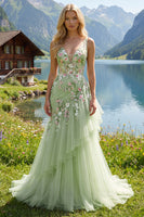 Laden Sie das Bild in den Galerie-Viewer, Grünes florales V-Ausschnitt-Meerjungfrauen-Prom-Kleid mit Rüschen