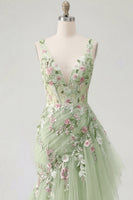 Laden Sie das Bild in den Galerie-Viewer, Grünes florales V-Ausschnitt-Meerjungfrauen-Prom-Kleid mit Rüschen