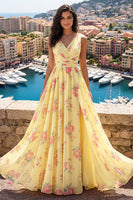 Laden Sie das Bild in den Galerie-Viewer, Gelbes V-Ausschnitt mit gerafftem A-Linie floraler Abschlussballkleid mit Schlitz