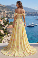 Laden Sie das Bild in den Galerie-Viewer, Glitzerndes Gelbes Schulterloses Rüschen Langes Abschlussballkleid mit Perlen