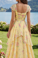 Laden Sie das Bild in den Galerie-Viewer, Gelbe Mützenärmel Ein linienrüschendes florales Abschlussballkleid mit Schlitz