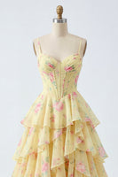 Laden Sie das Bild in den Galerie-Viewer, Gelbe Spaghettiträger Ein Korsett-Floral-Abschlussballkleid mit Rüschen