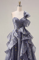 Laden Sie das Bild in den Galerie-Viewer, Sternennacht staubiges blaues einschulterlanges Abschlussballkleid mit übergroßer Schleife und herabfallenden Rüschen